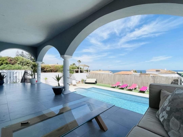 Detached Villa La Duquesa