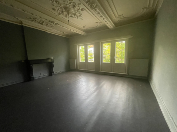 Appartement , commerciële winkelruimte franklin Rooseveldplein 10/10A te Ronse centrum