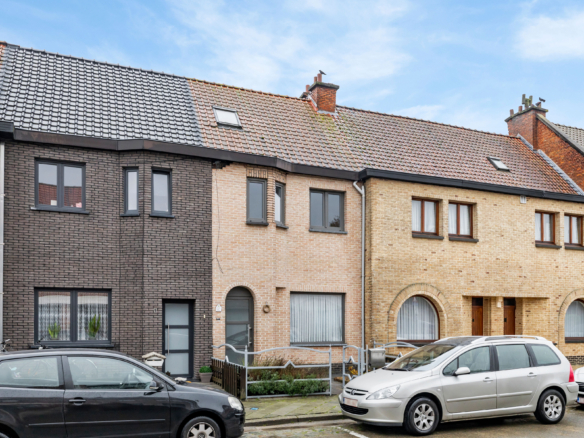 Starterswoning, 3 slaapkamers en stadstuintje in Lokeren.