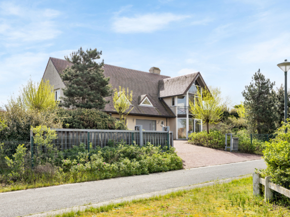 Prachtige Villa op 500 meter van het strand in De Panne