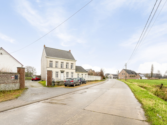 Herenhuis met bijgebouwen en magazijn