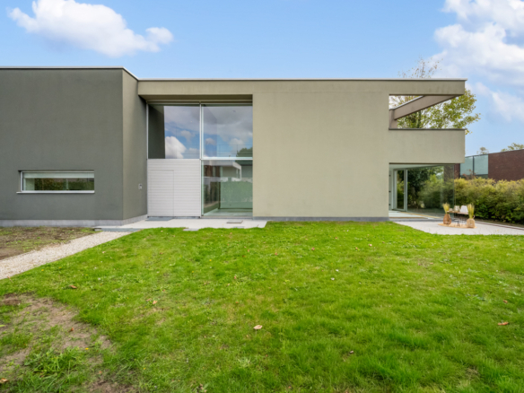 Exclusieve villa in de prestigieuze Kasteeldreef – 450 woonbeleving in Lochristi!