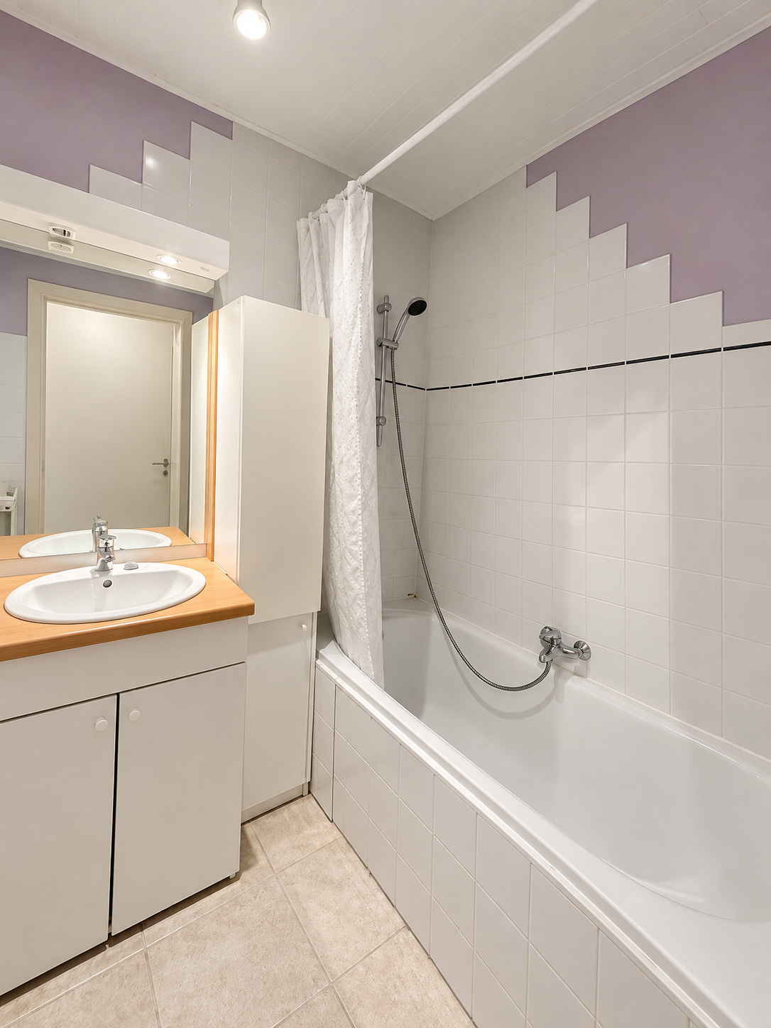 Lichtrijk appartement van 126 m met 2 slaapkamers ruime garagebox in Oostakker