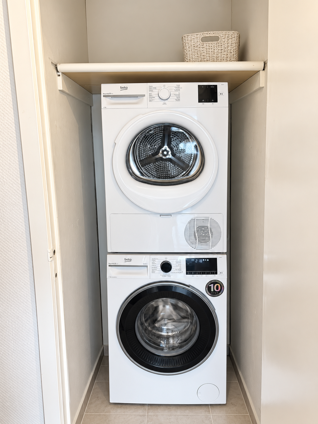 Lichtrijk appartement van 126 m met 2 slaapkamers ruime garagebox in Oostakker