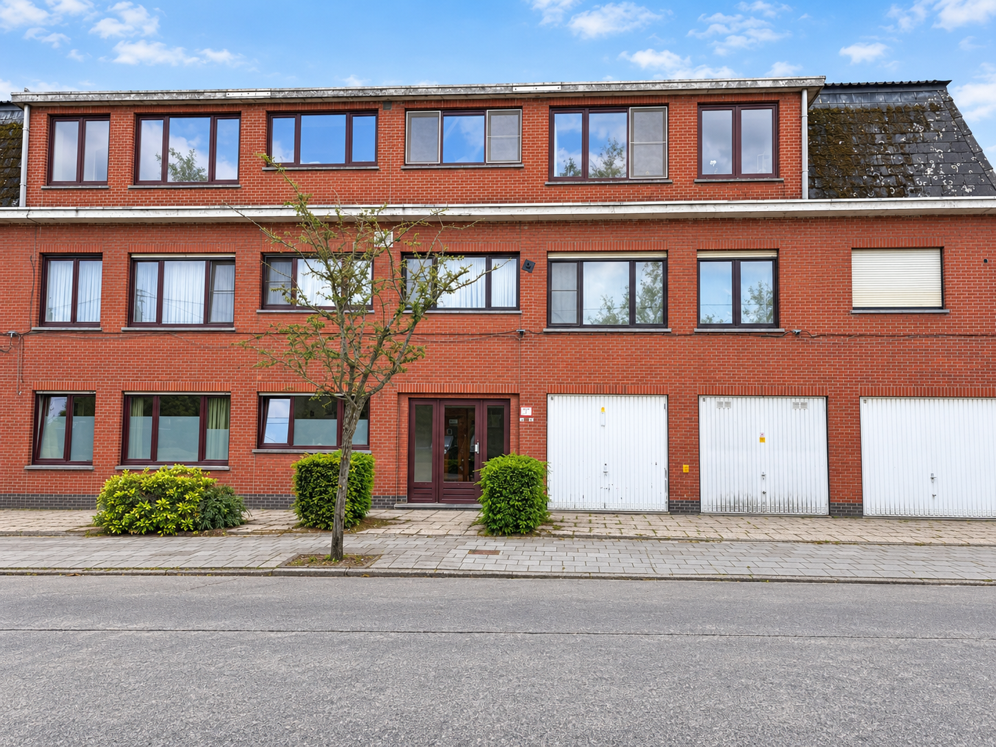 Lichtrijk appartement van 126 m met 2 slaapkamers ruime garagebox in Oostakker