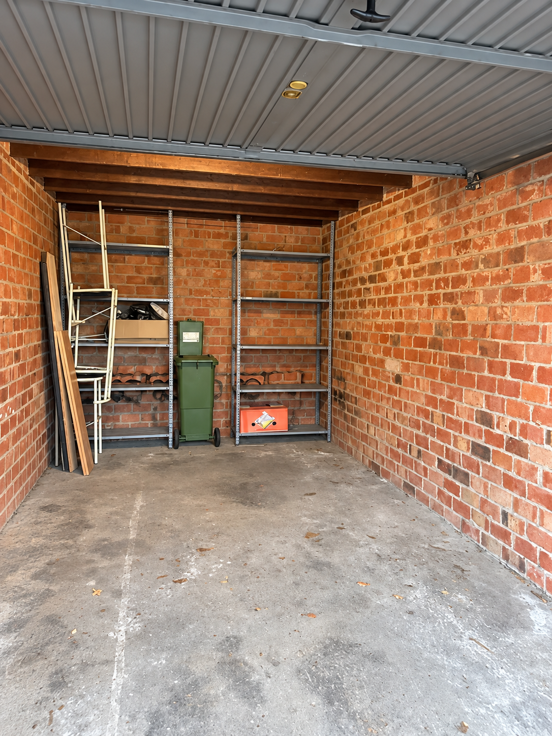Lichtrijk appartement van 126 m met 2 slaapkamers ruime garagebox in Oostakker